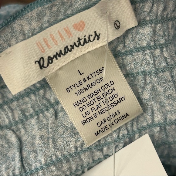 NWT urban romantics Floral Blue Women's Top L - Picture 5 of 10